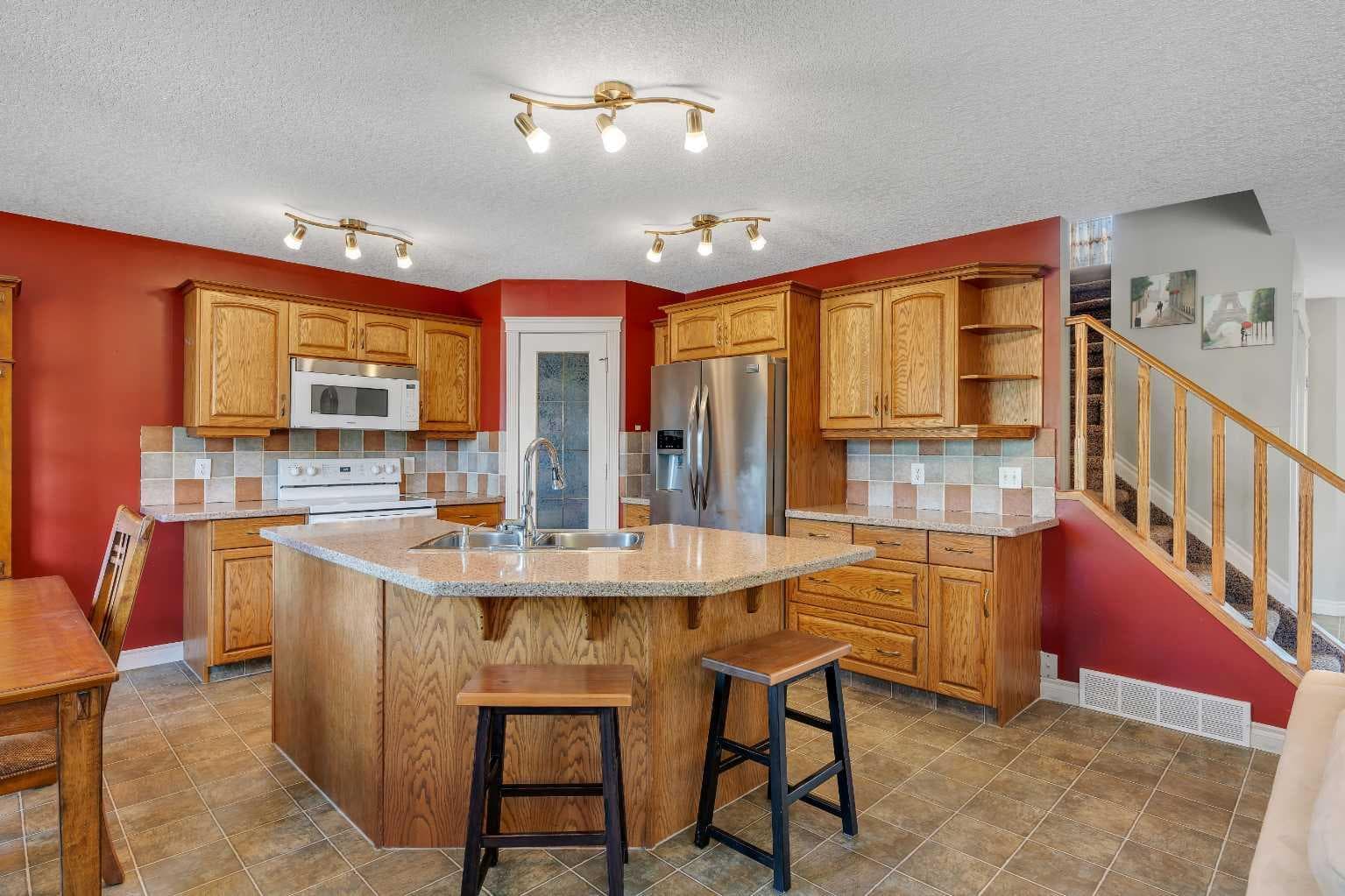 84 Willowbrook Crescent NW