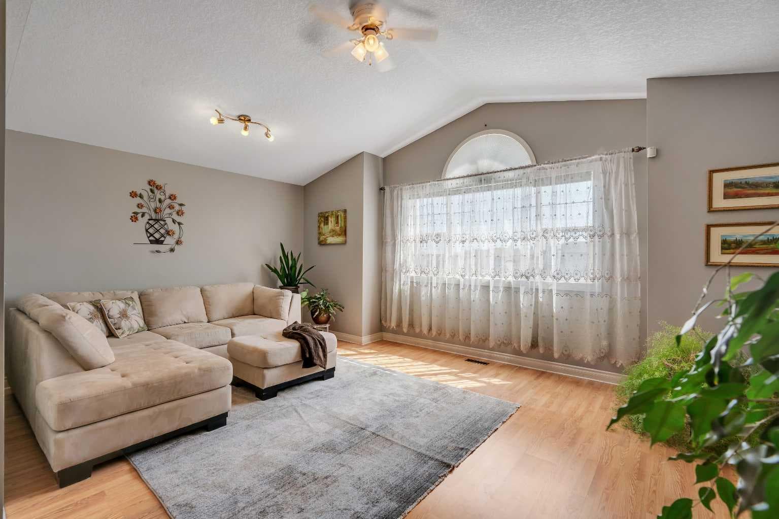 84 Willowbrook Crescent NW