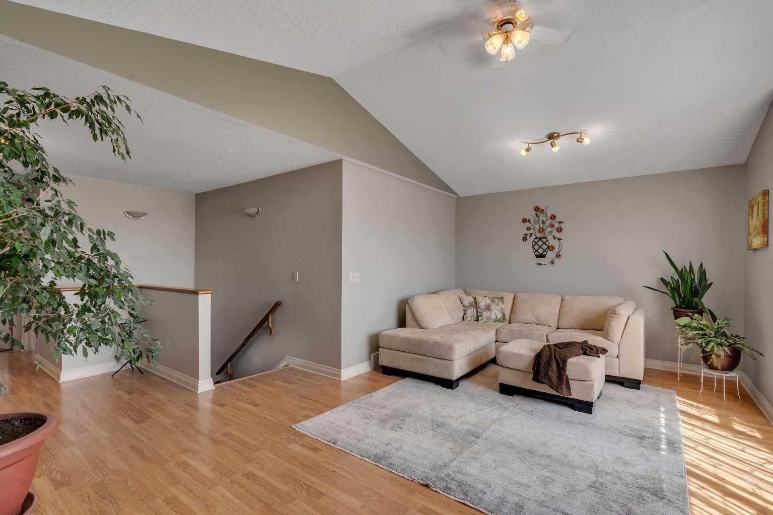84 Willowbrook Crescent NW