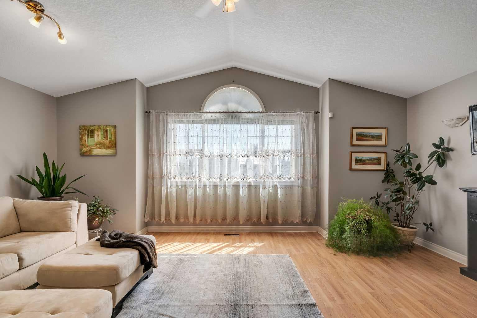 84 Willowbrook Crescent NW