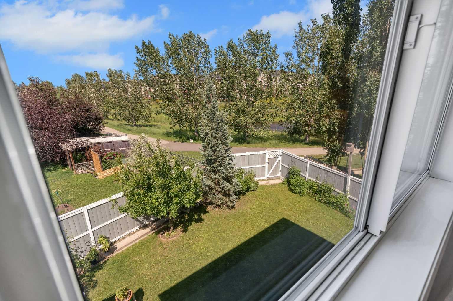 84 Willowbrook Crescent NW