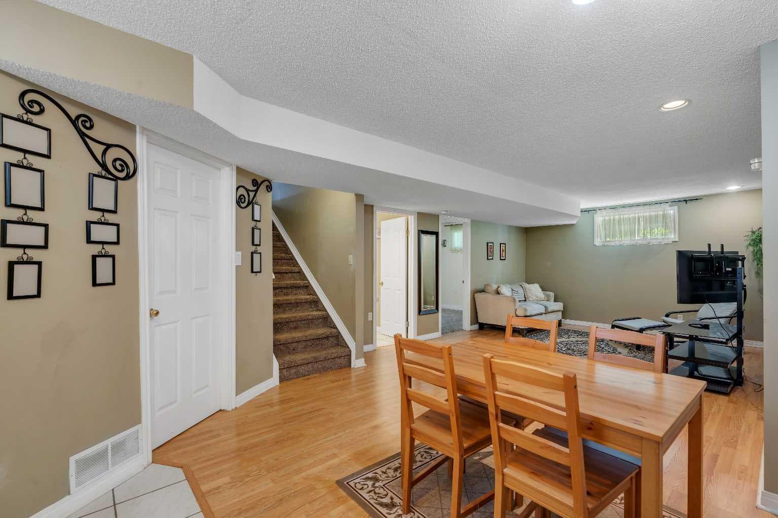 84 Willowbrook Crescent NW