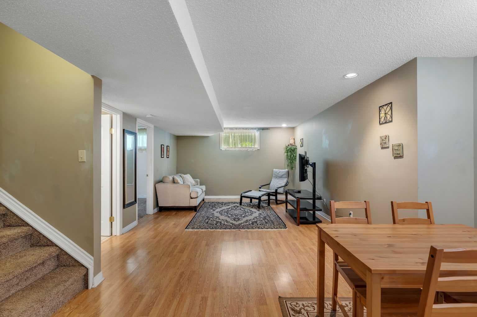 84 Willowbrook Crescent NW