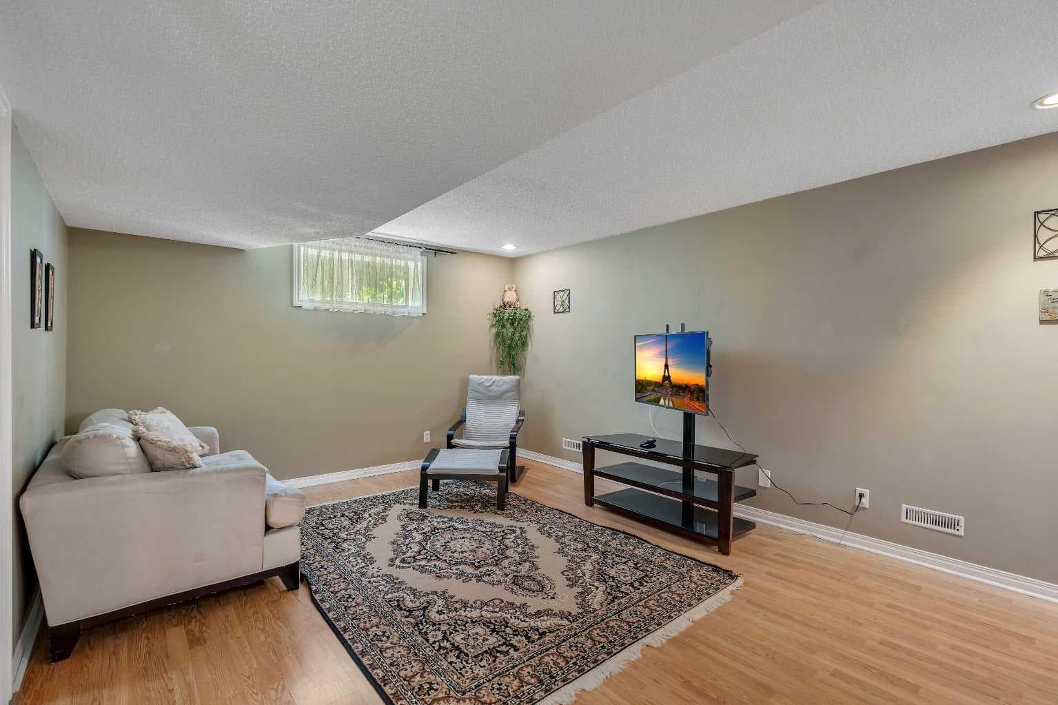 84 Willowbrook Crescent NW