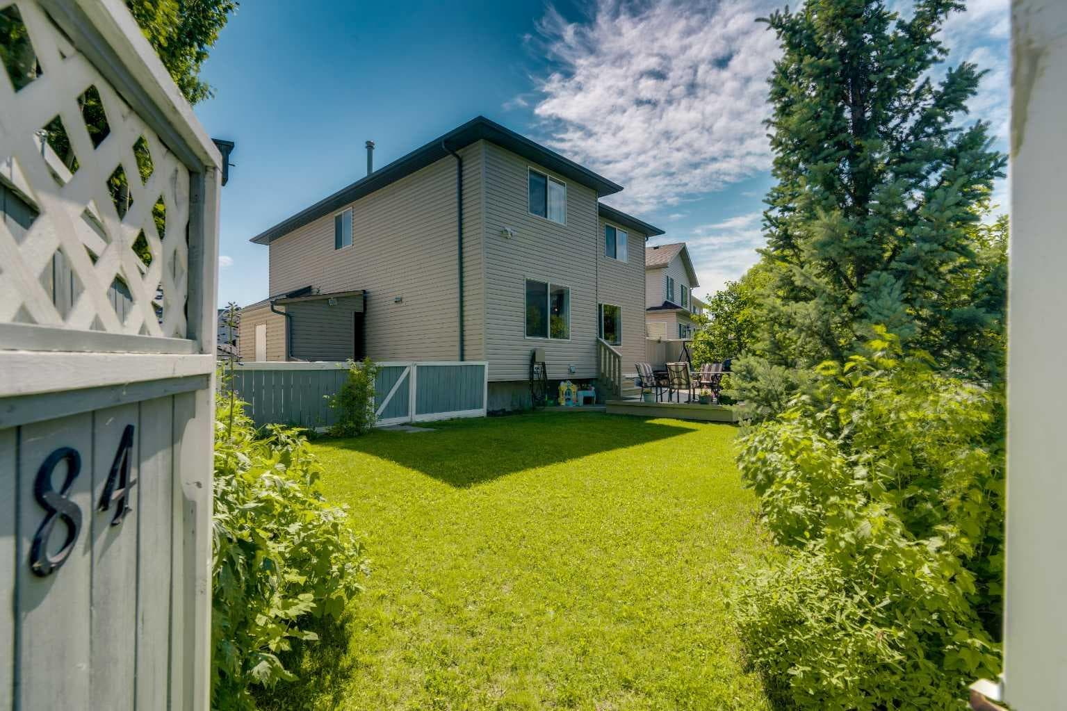 84 Willowbrook Crescent NW