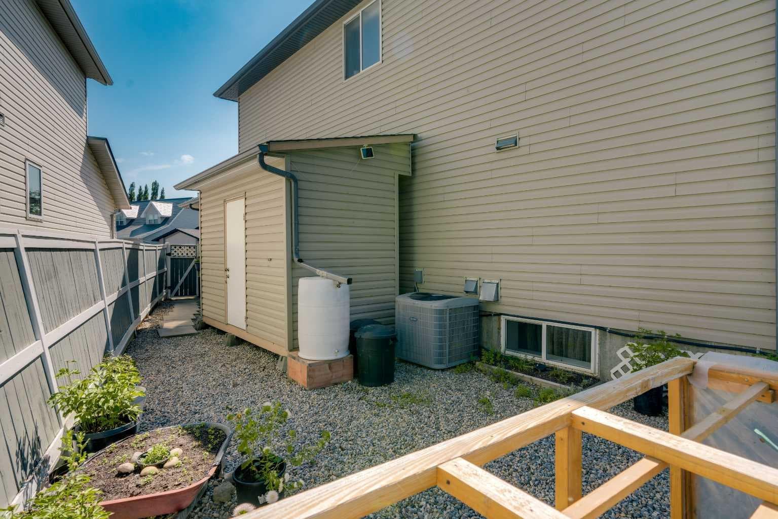 84 Willowbrook Crescent NW
