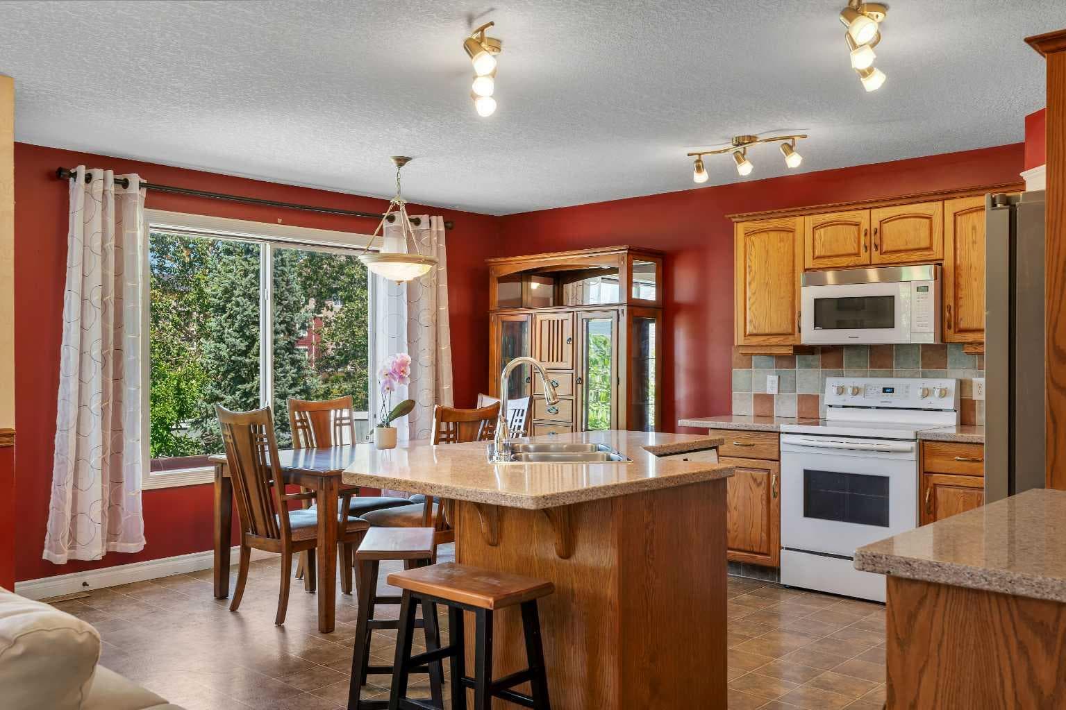 84 Willowbrook Crescent NW