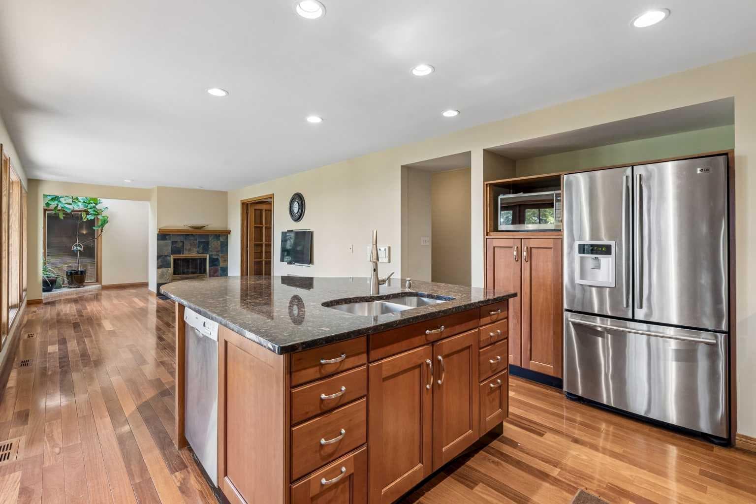 31 Edgehill Bay NW