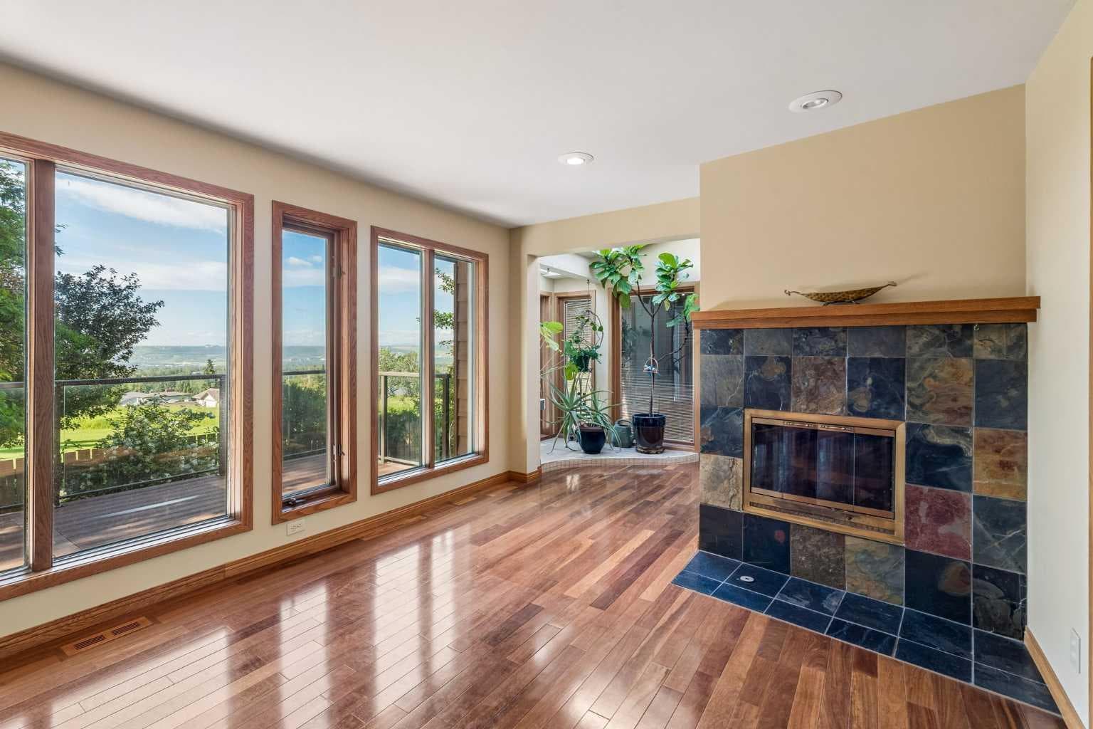 31 Edgehill Bay NW