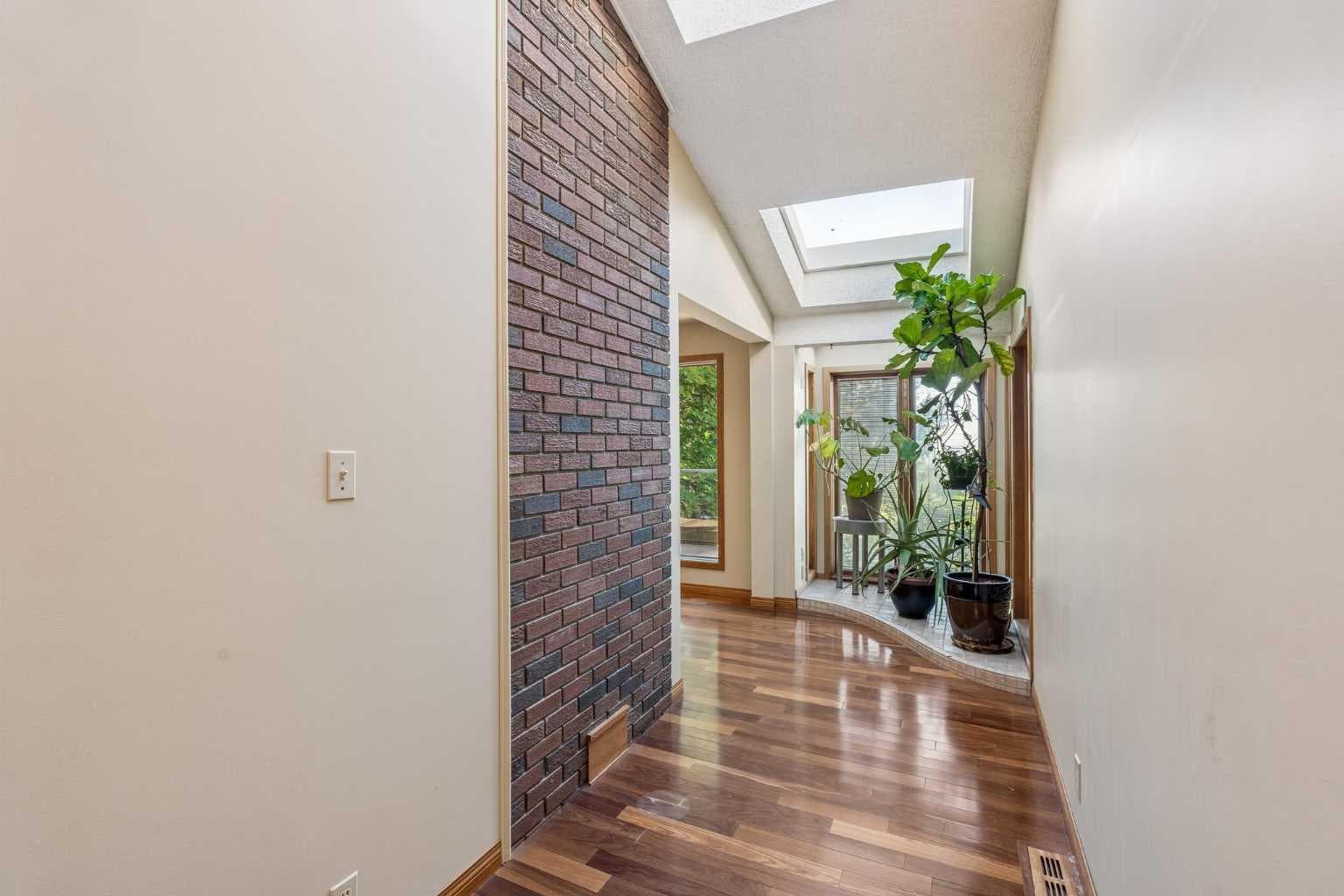 31 Edgehill Bay NW