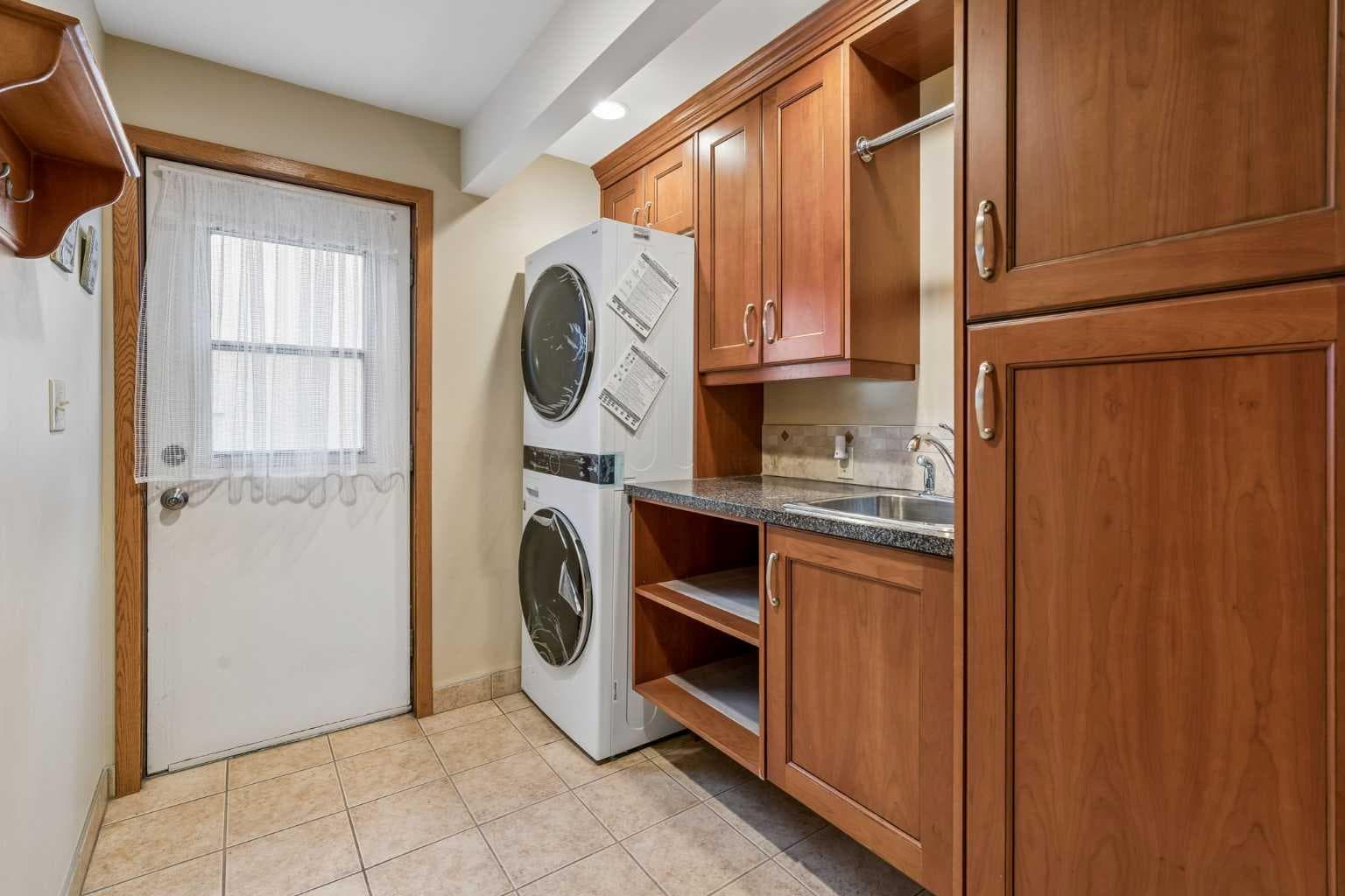 31 Edgehill Bay NW