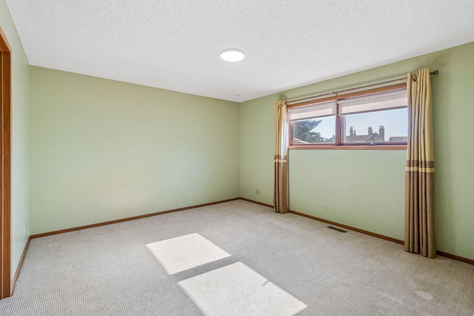 31 Edgehill Bay NW