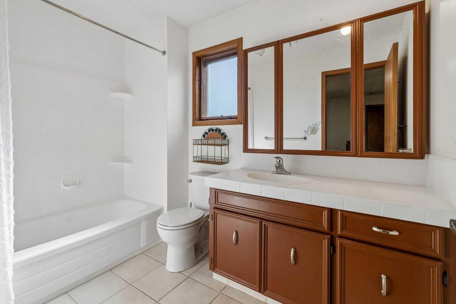 31 Edgehill Bay NW