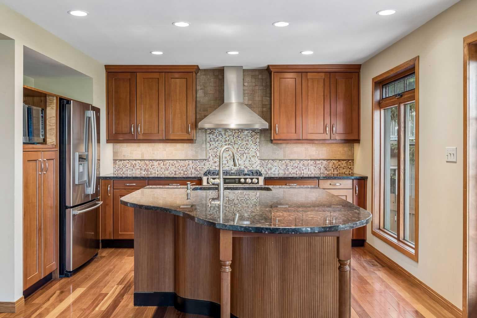 31 Edgehill Bay NW