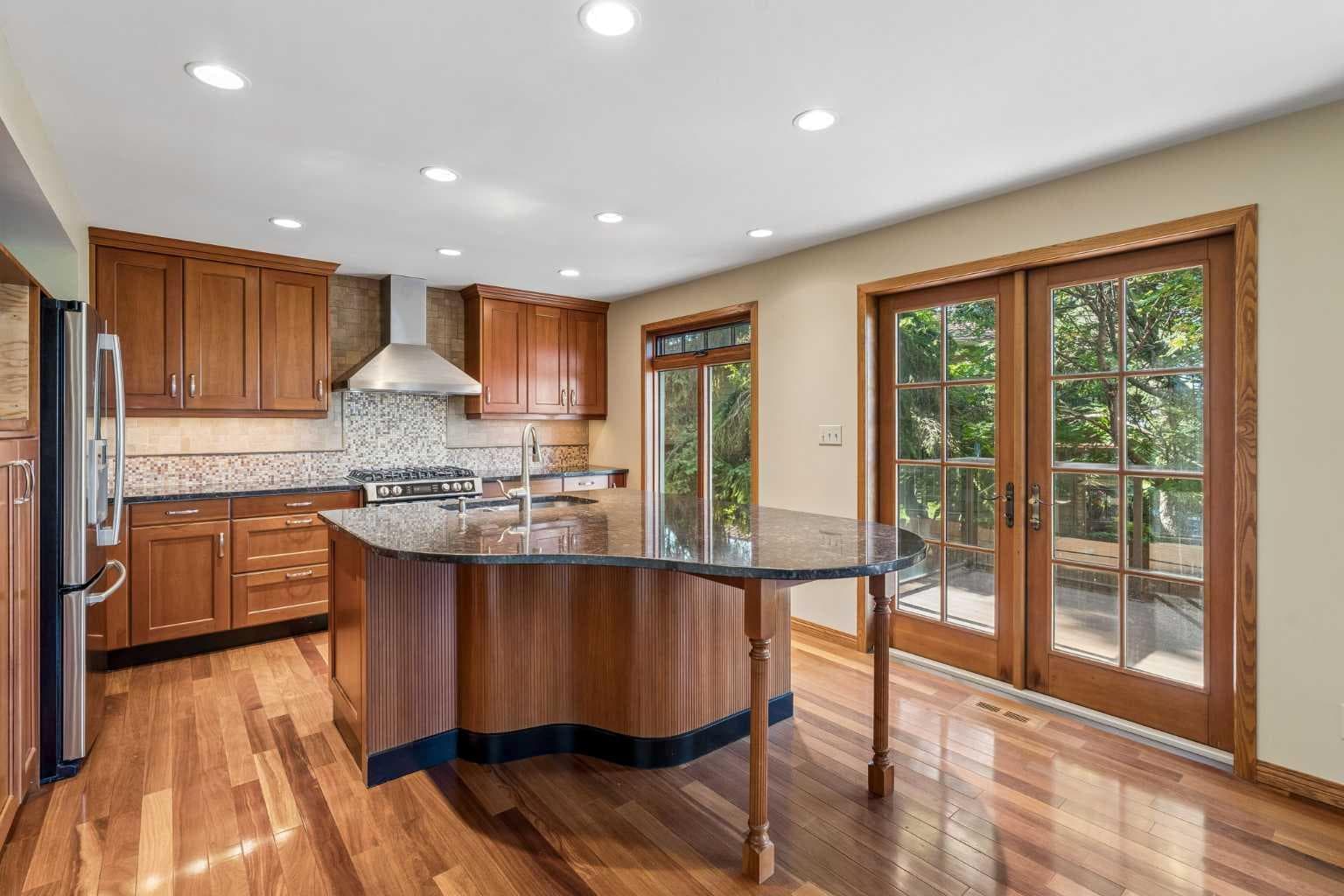 31 Edgehill Bay NW