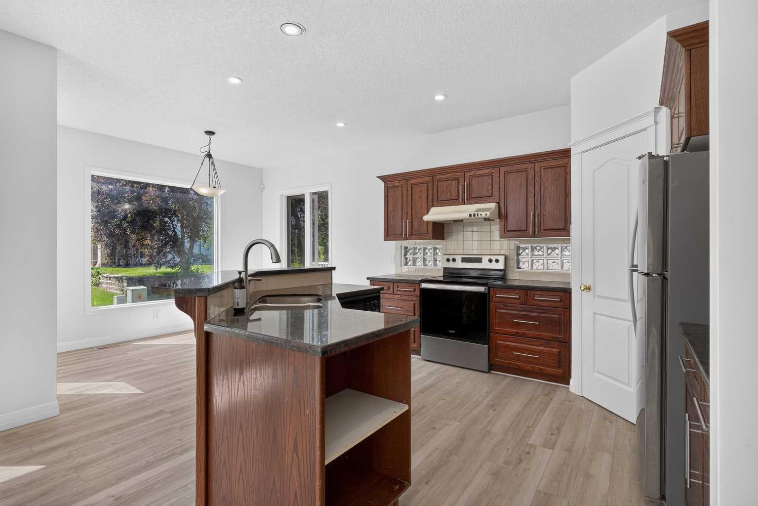 78 Hamptons Circle NW