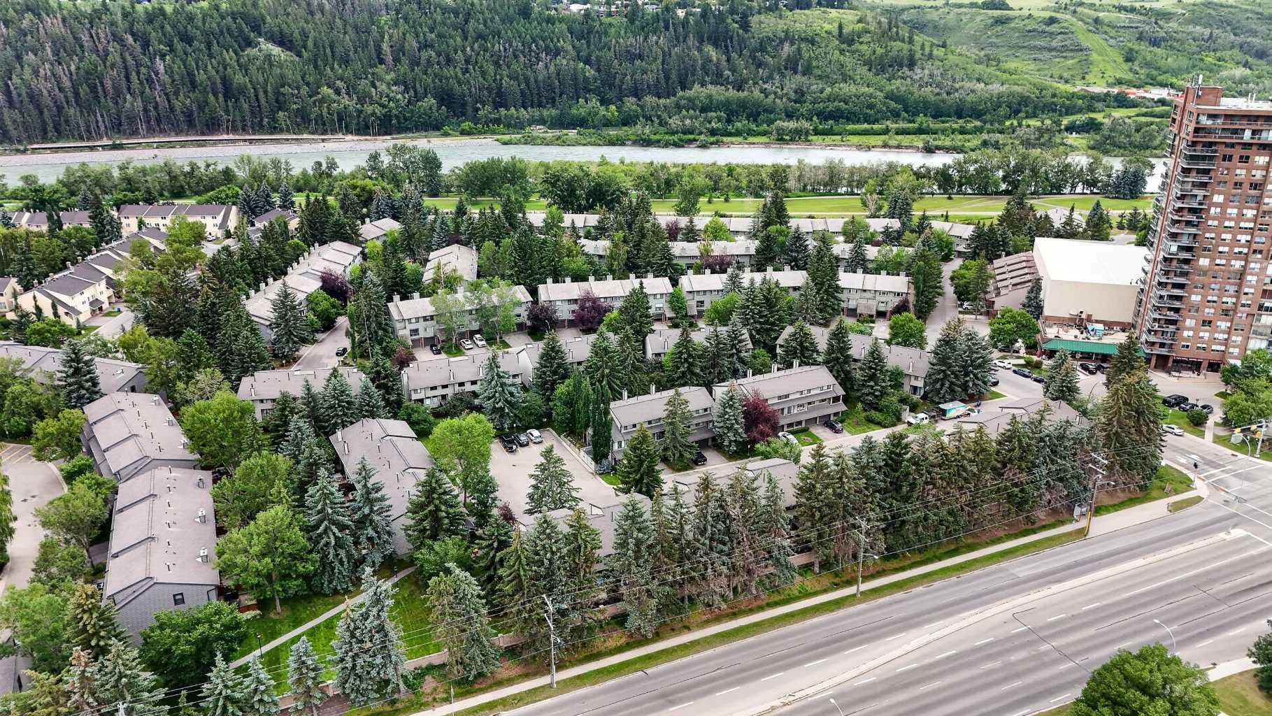 12, 140 Point Drive NW