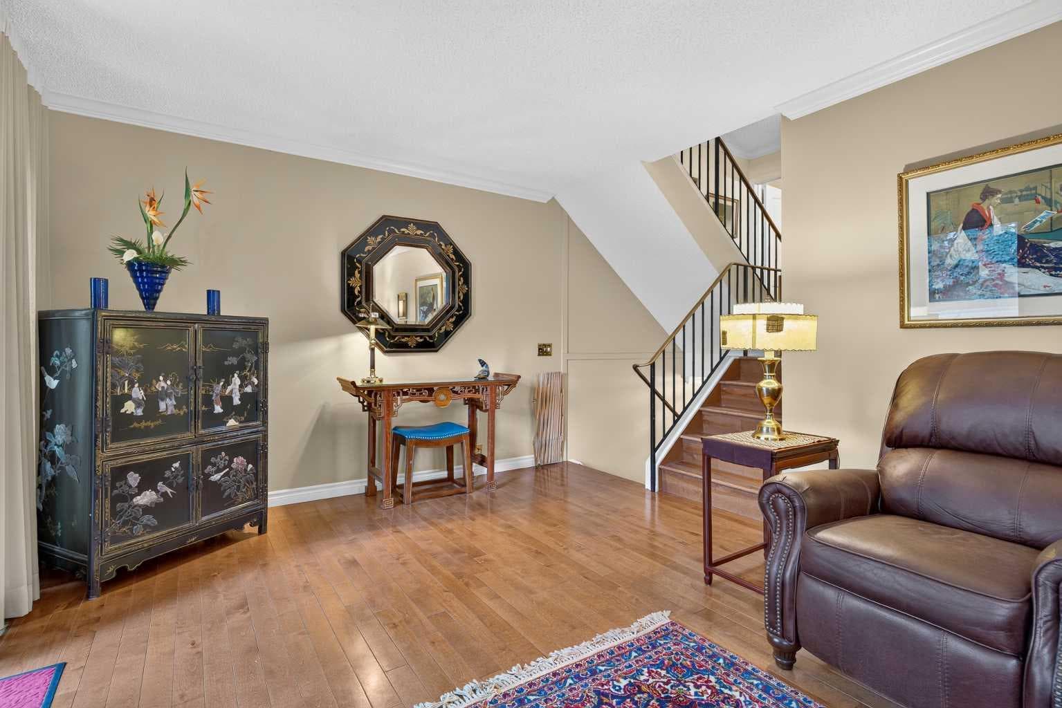 12, 140 Point Drive NW