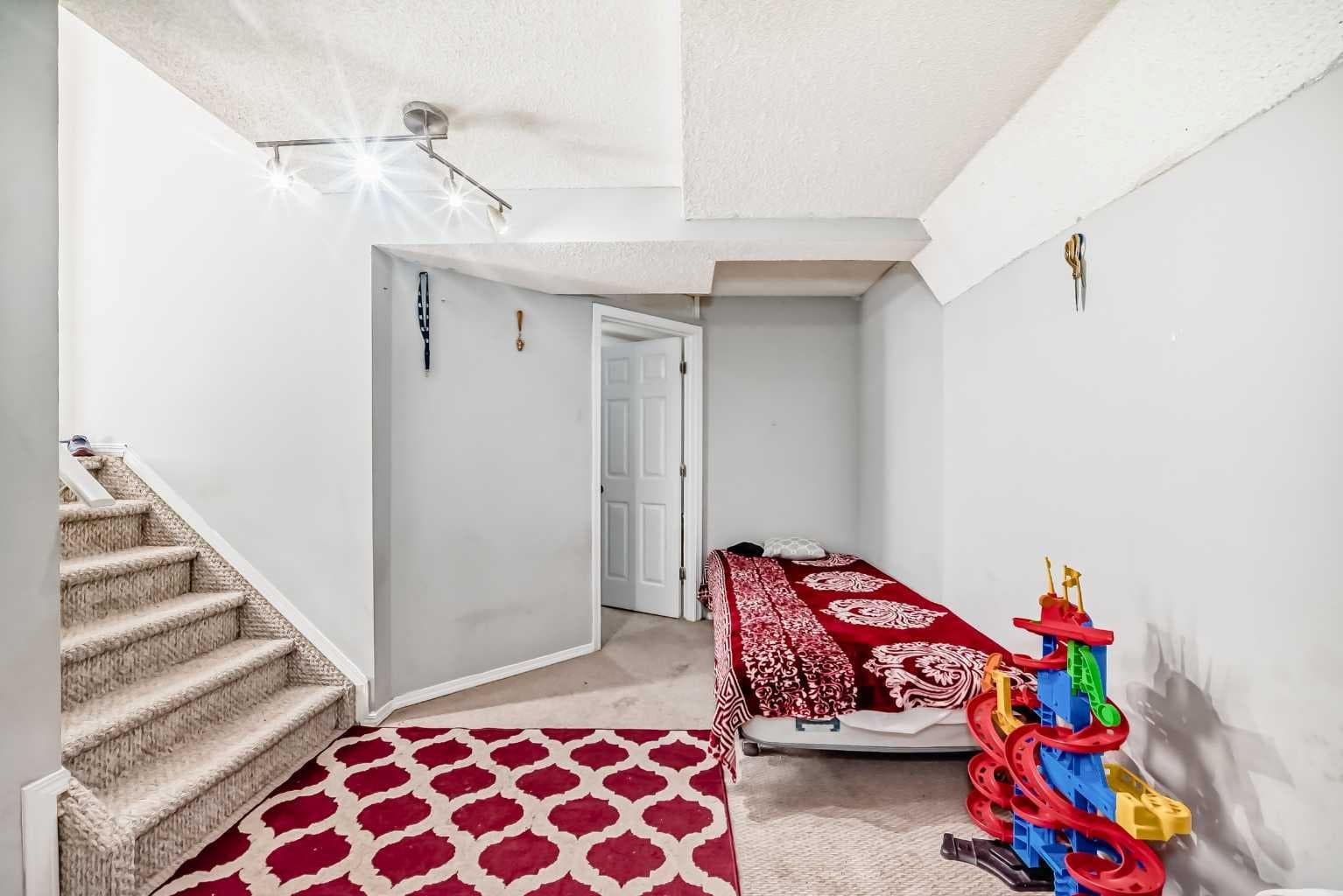 111 Martin Crossing Close NE