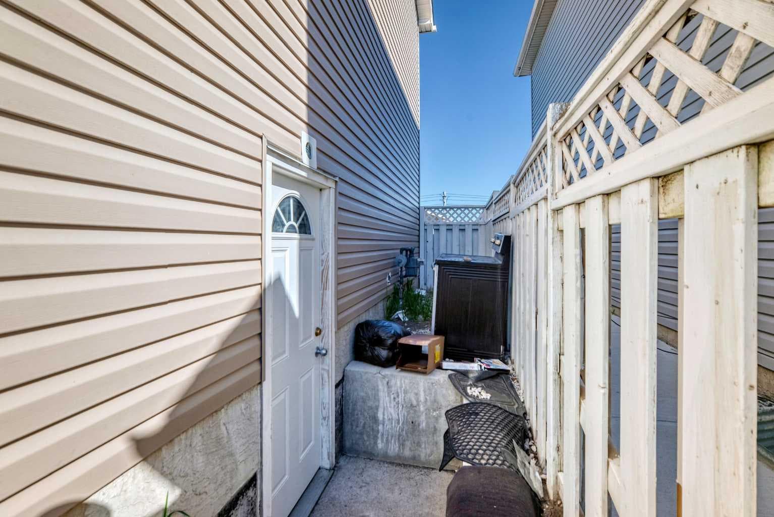 111 Martin Crossing Close NE