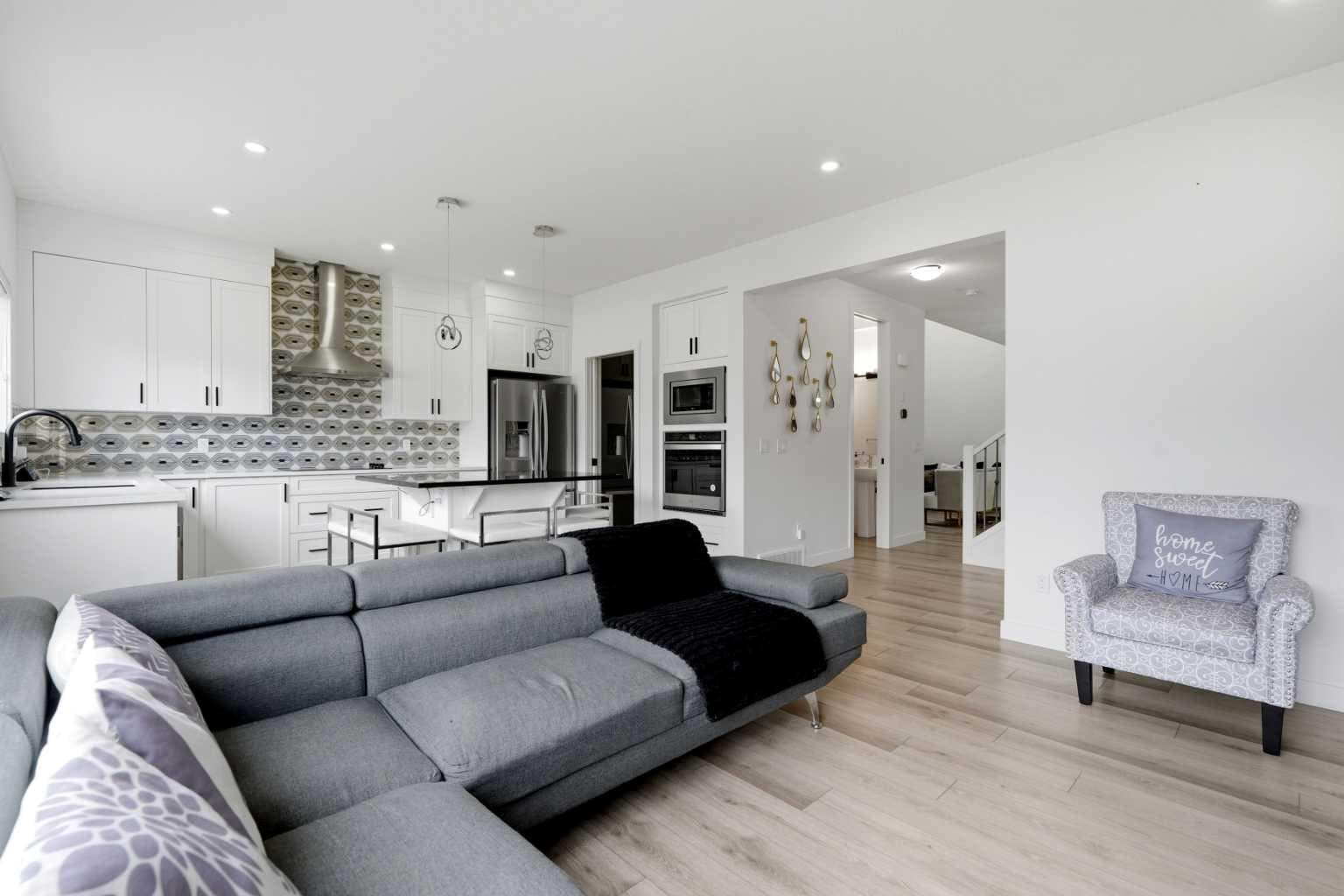 160 Homestead Grove NE