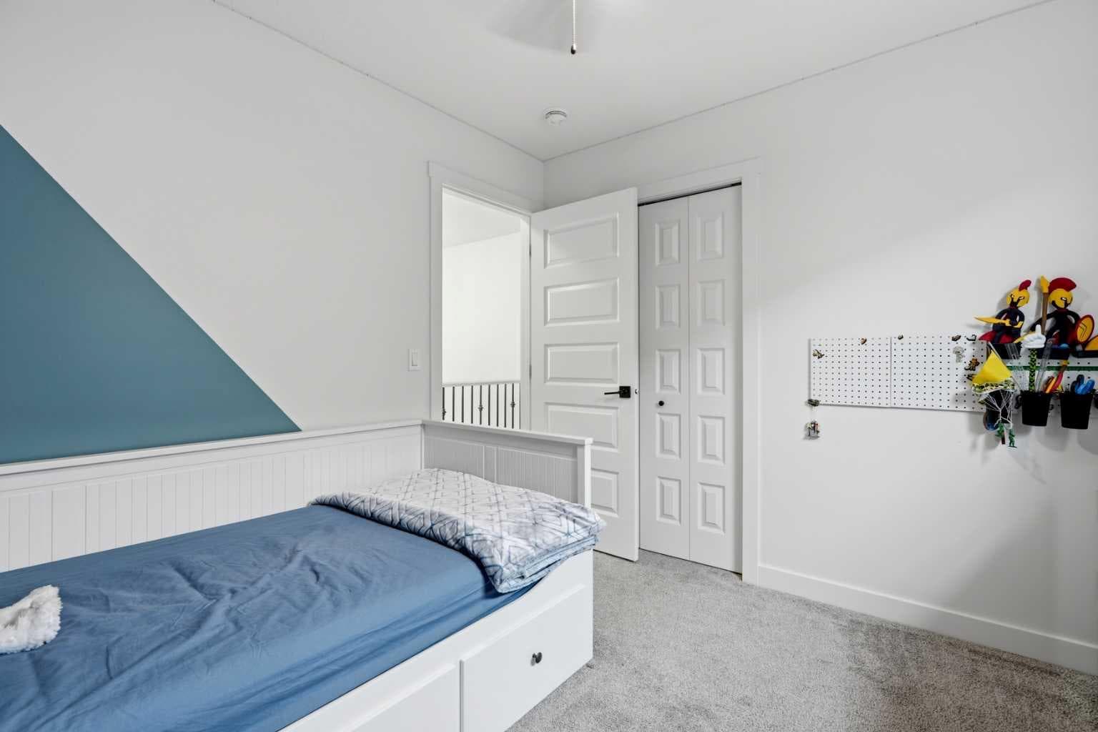 160 Homestead Grove NE