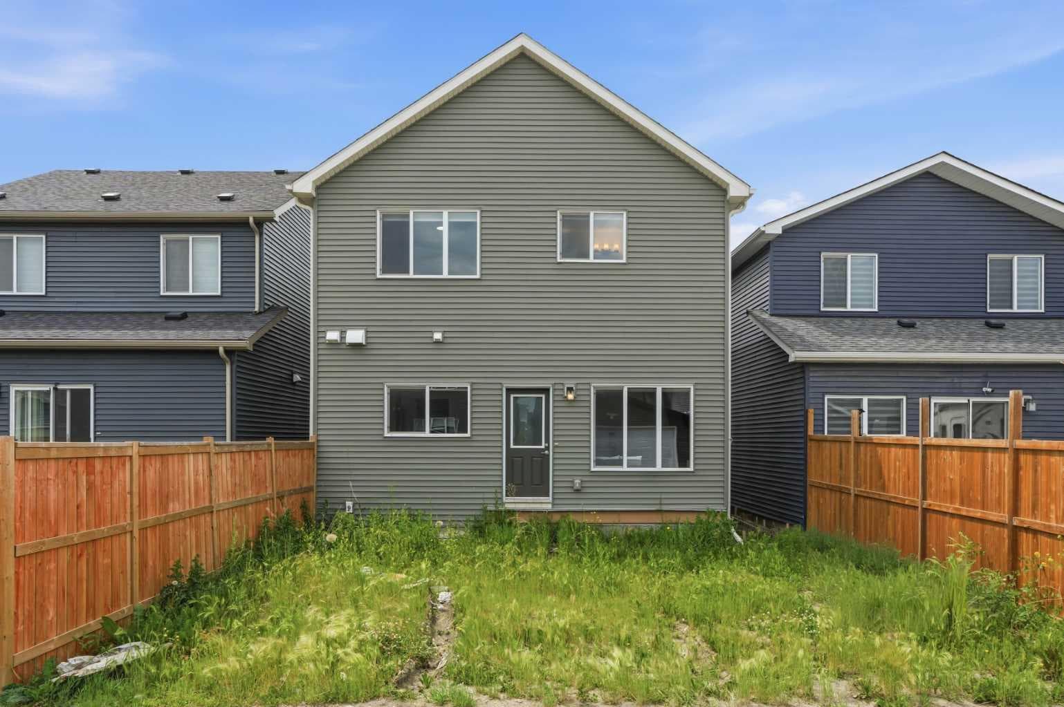 160 Homestead Grove NE