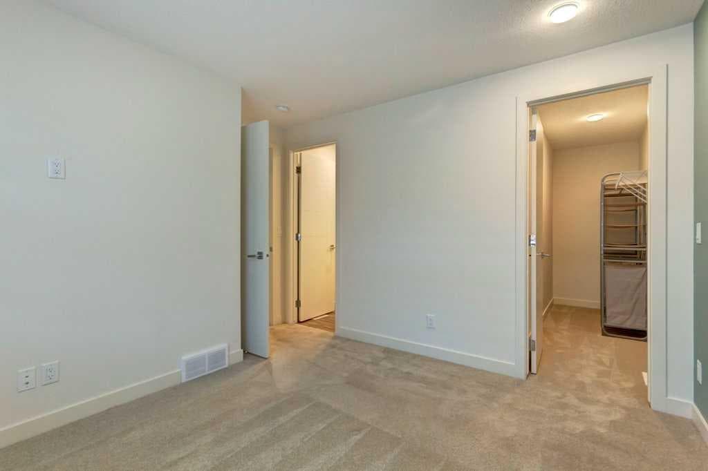 3105, 100 Walgrove Court SE