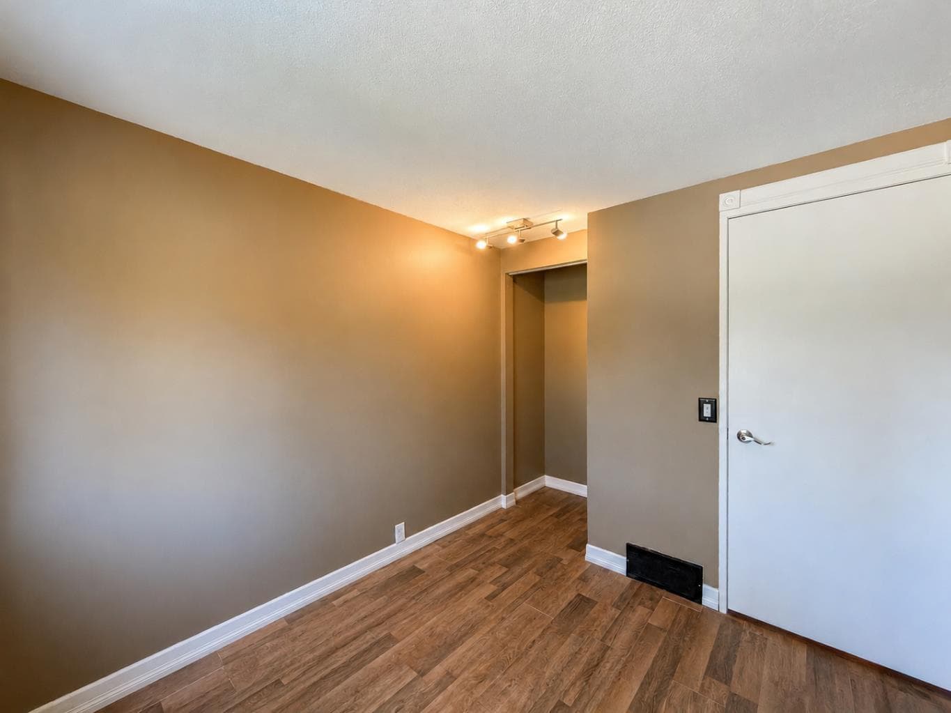 90, 999 Canyon Meadows Drive SW