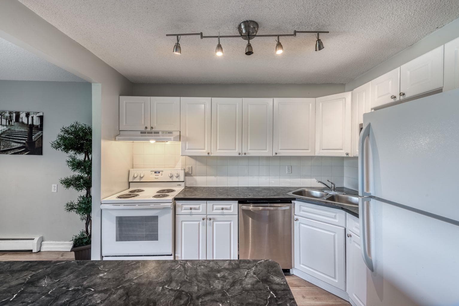 207, 1330 15 Avenue SW