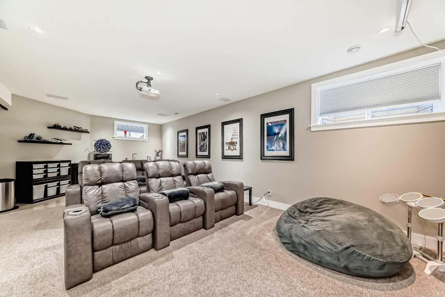 120 KINNIBURGH Circle 