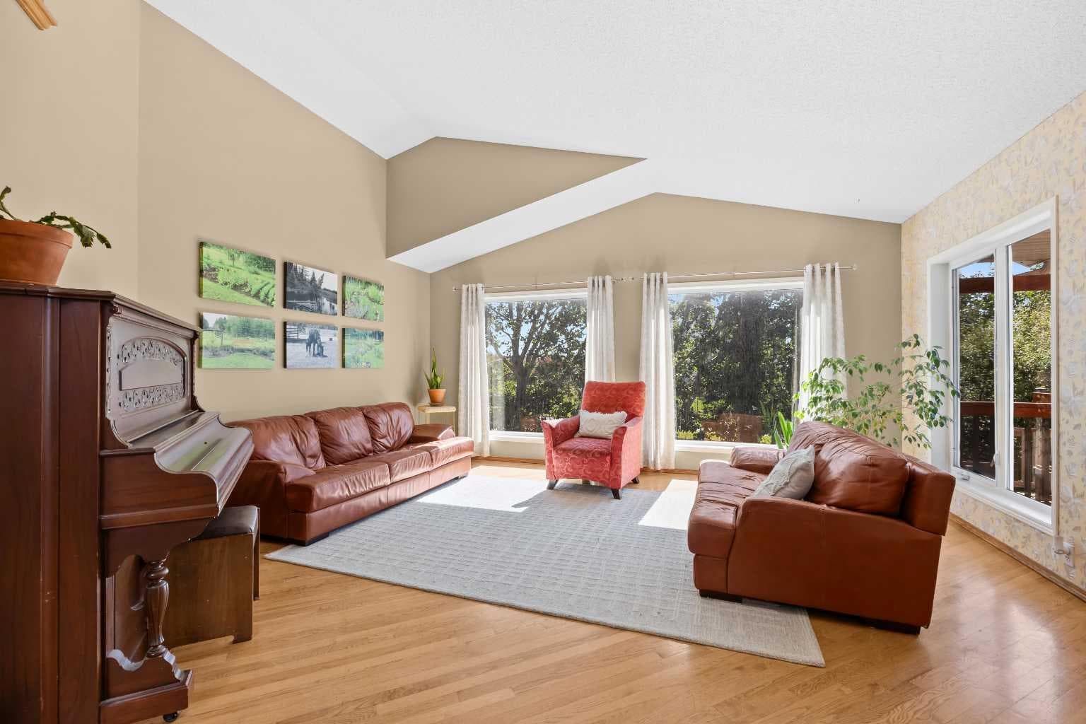 315 Rocky Ridge Bay NW