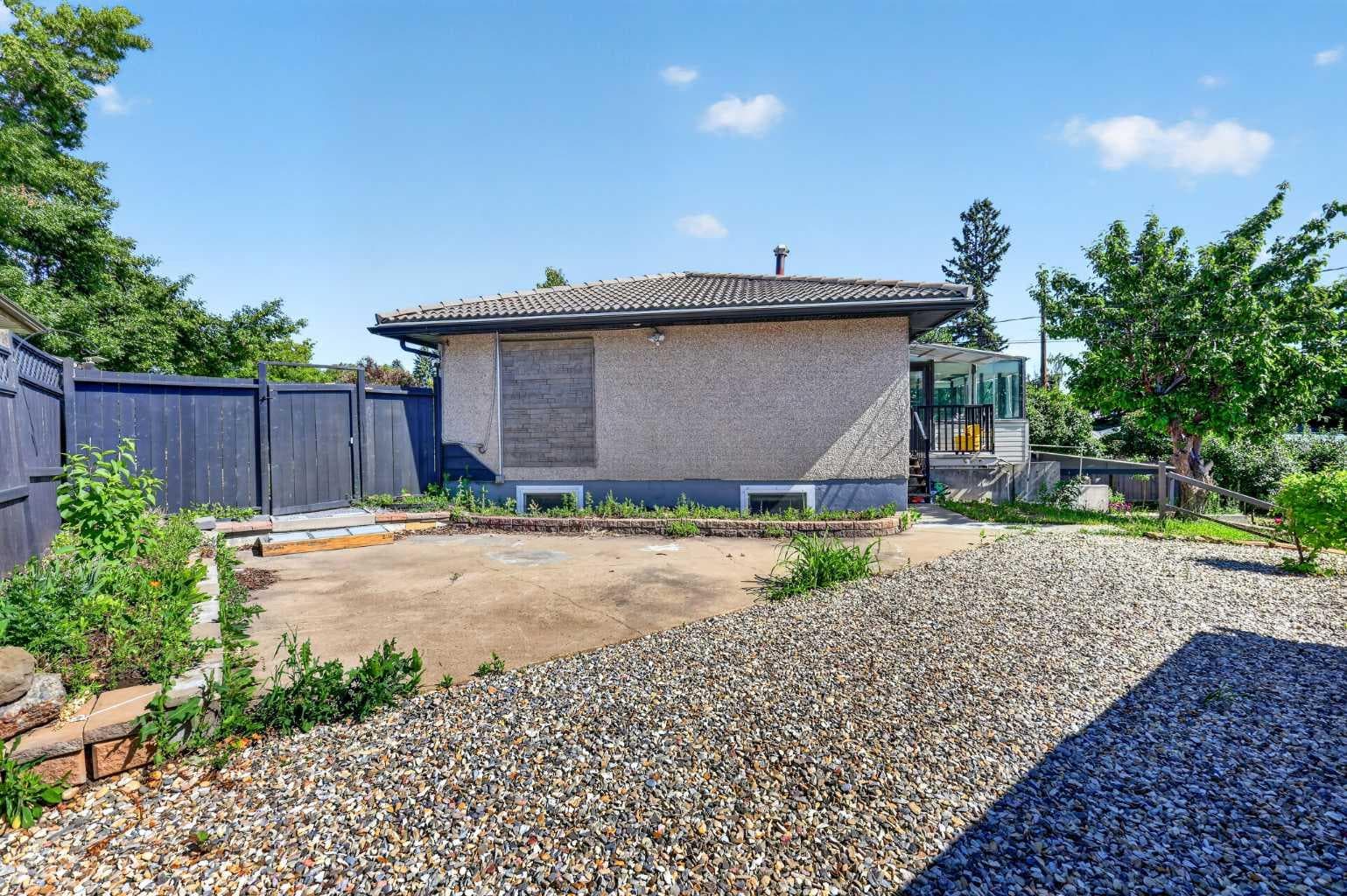 2018 Cottonwood Crescent SE