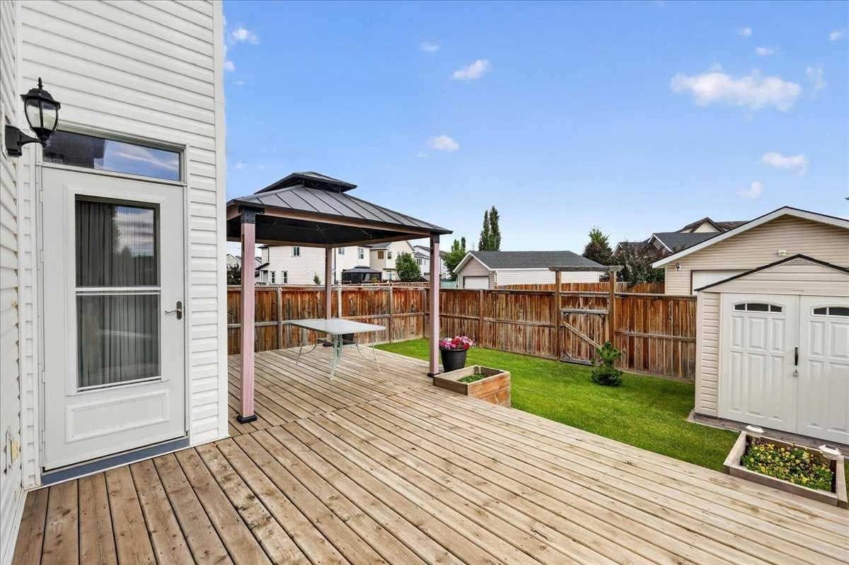 18 Copperstone Drive SE
