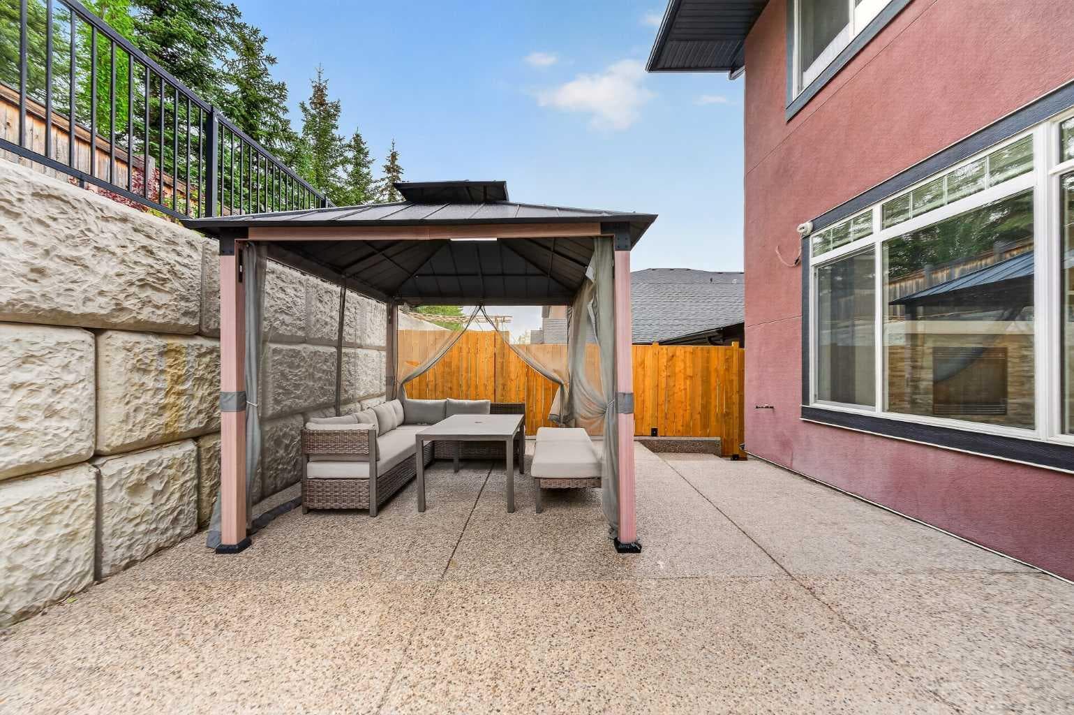 36 Rockyvale Green NW