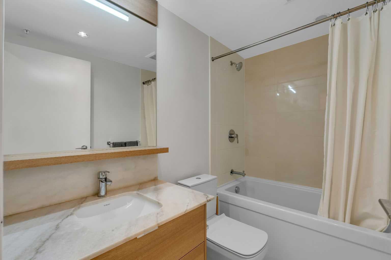 806, 118 Waterfront Court SW