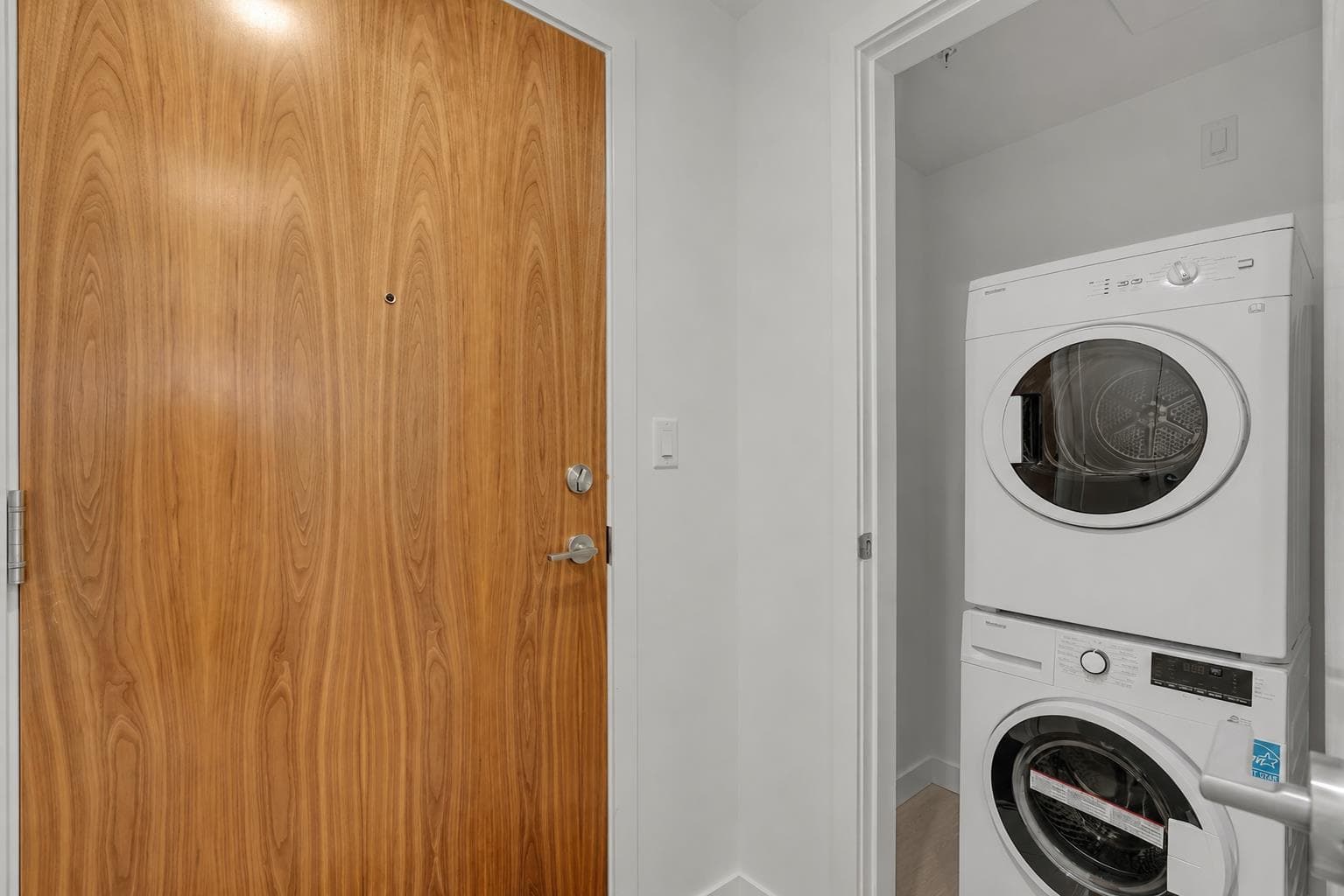806, 118 Waterfront Court SW