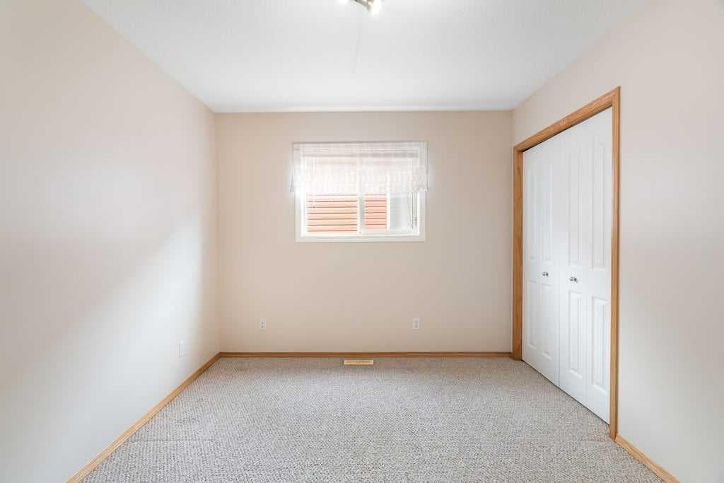 13 Saddlecrest Green NE