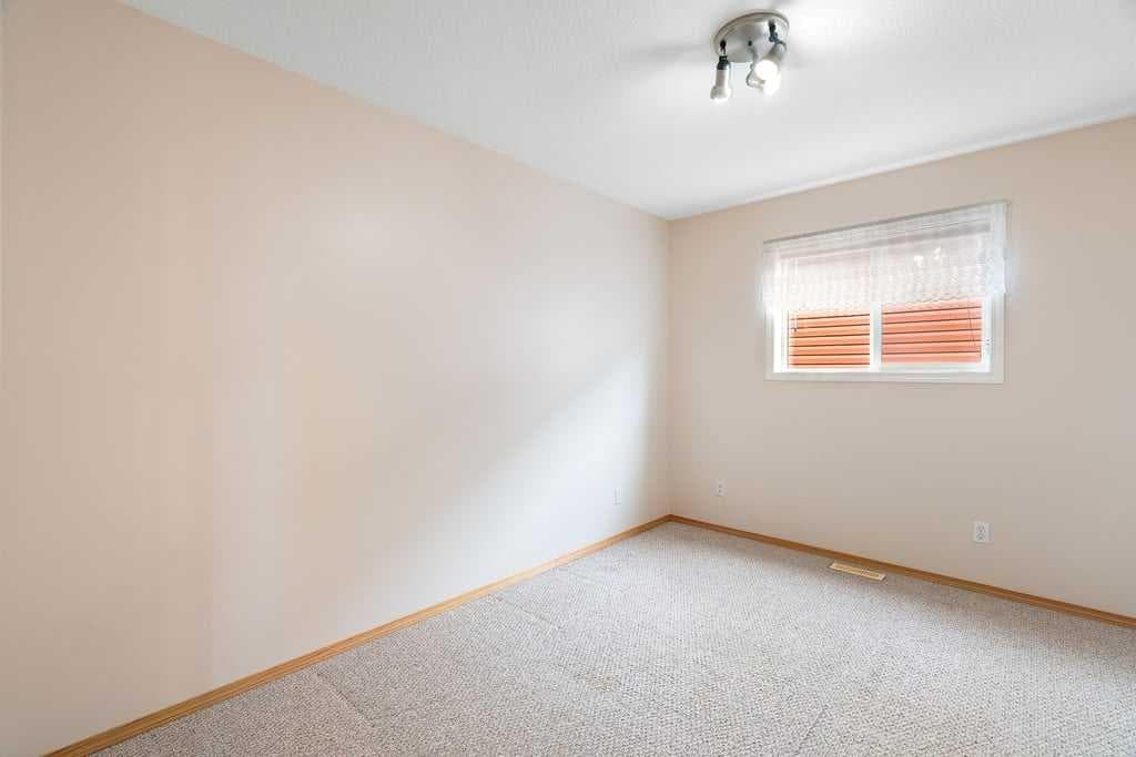 13 Saddlecrest Green NE
