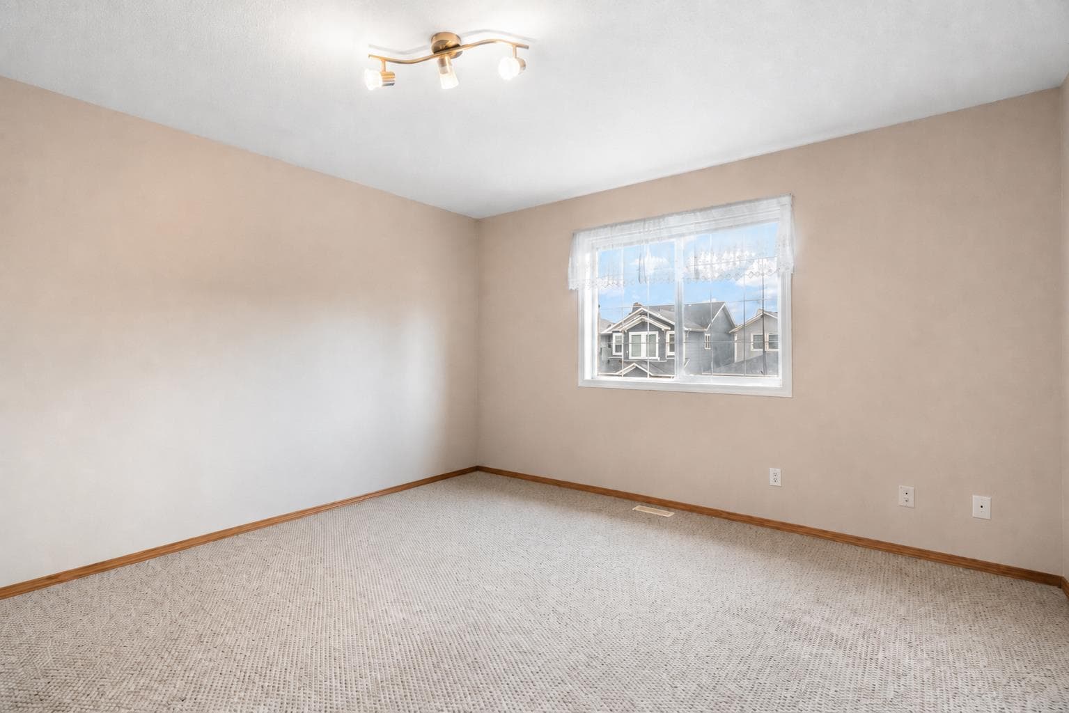13 Saddlecrest Green NE
