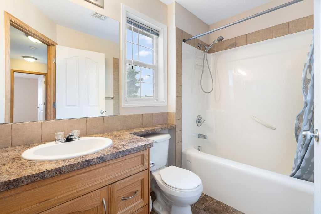 13 Saddlecrest Green NE