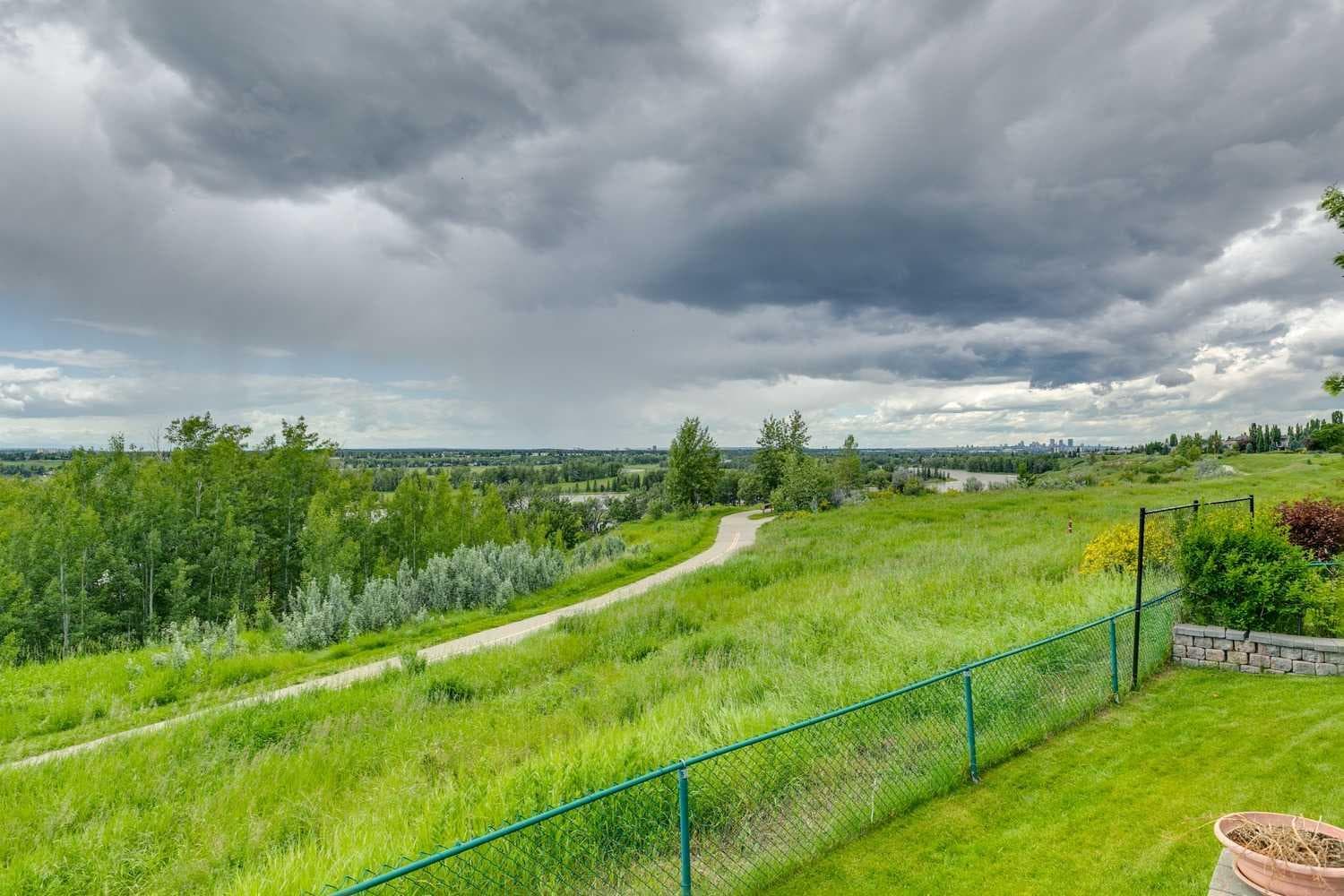 85 Mt Douglas Circle SE