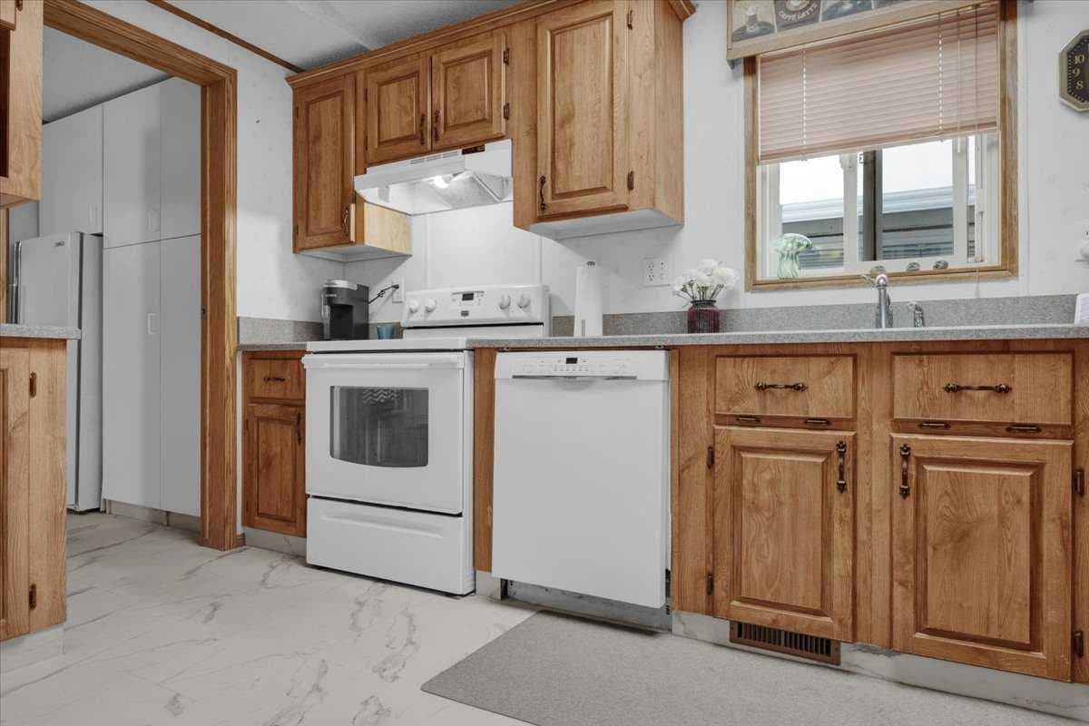 62, 99 Arbour Lake Drive  