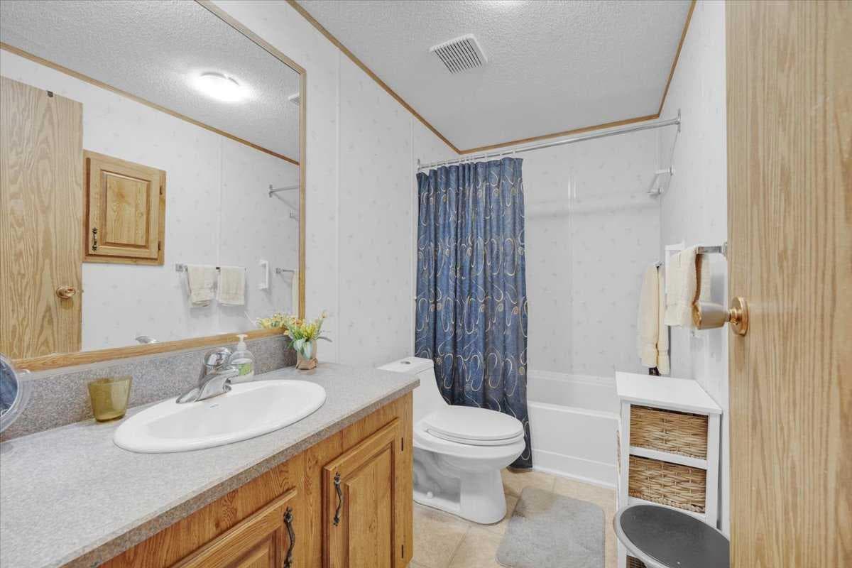 62, 99 Arbour Lake Drive  