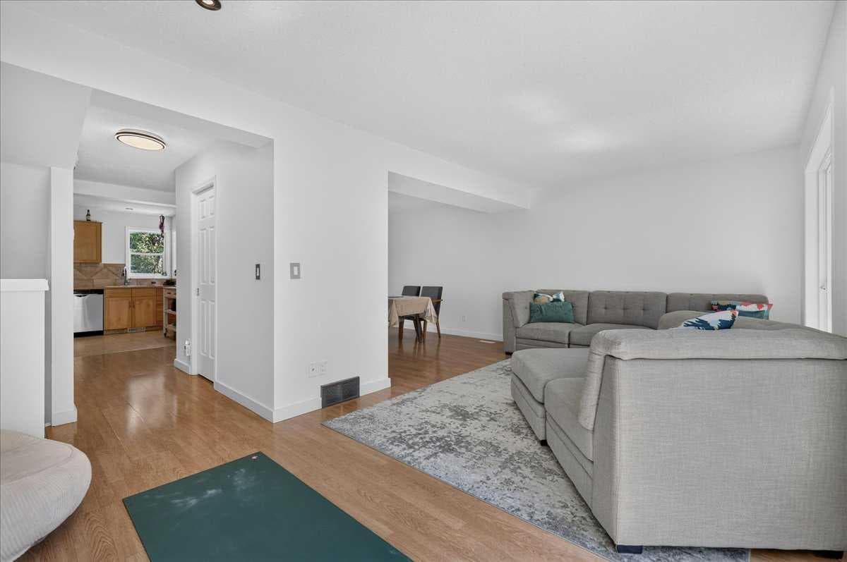 137 Bridlewood Lane SW