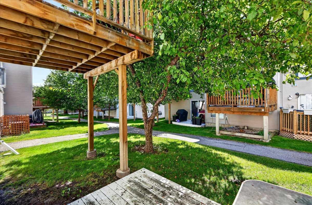 137 Bridlewood Lane SW