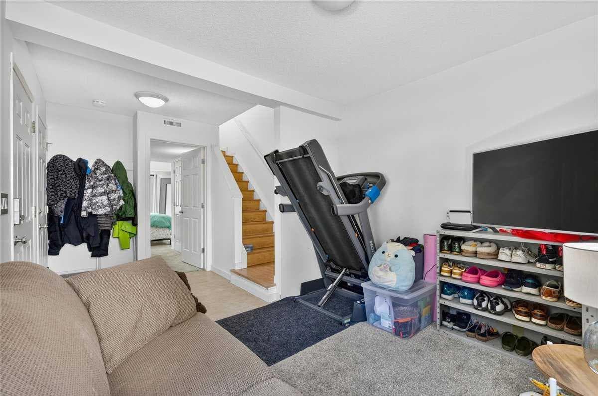 137 Bridlewood Lane SW