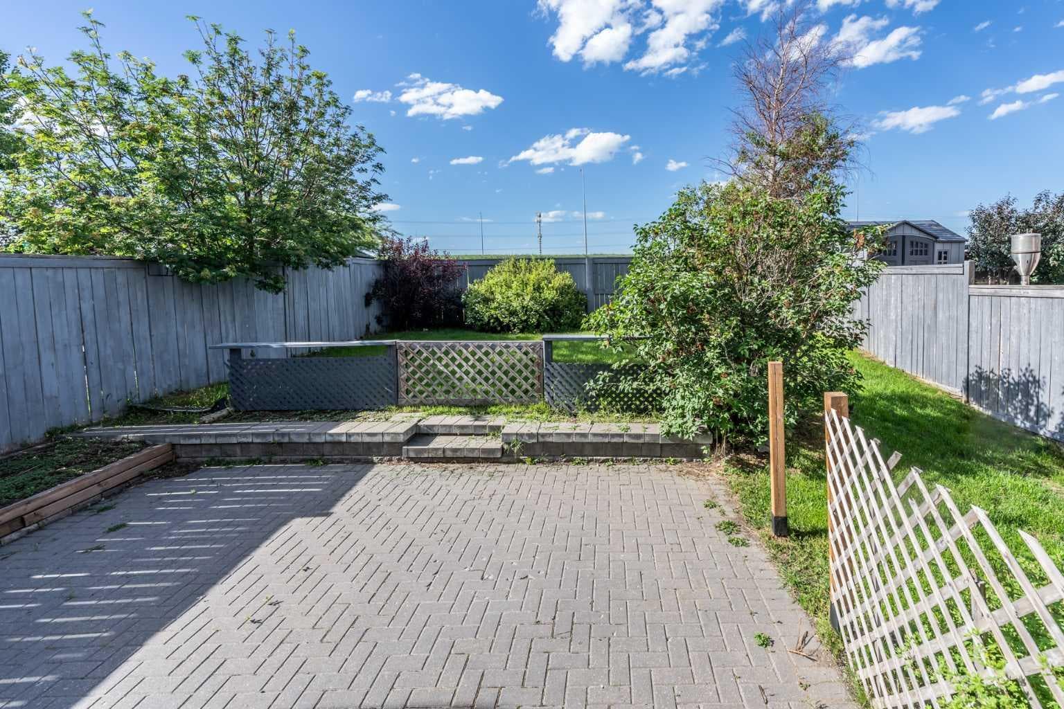 203 Coville Close NE