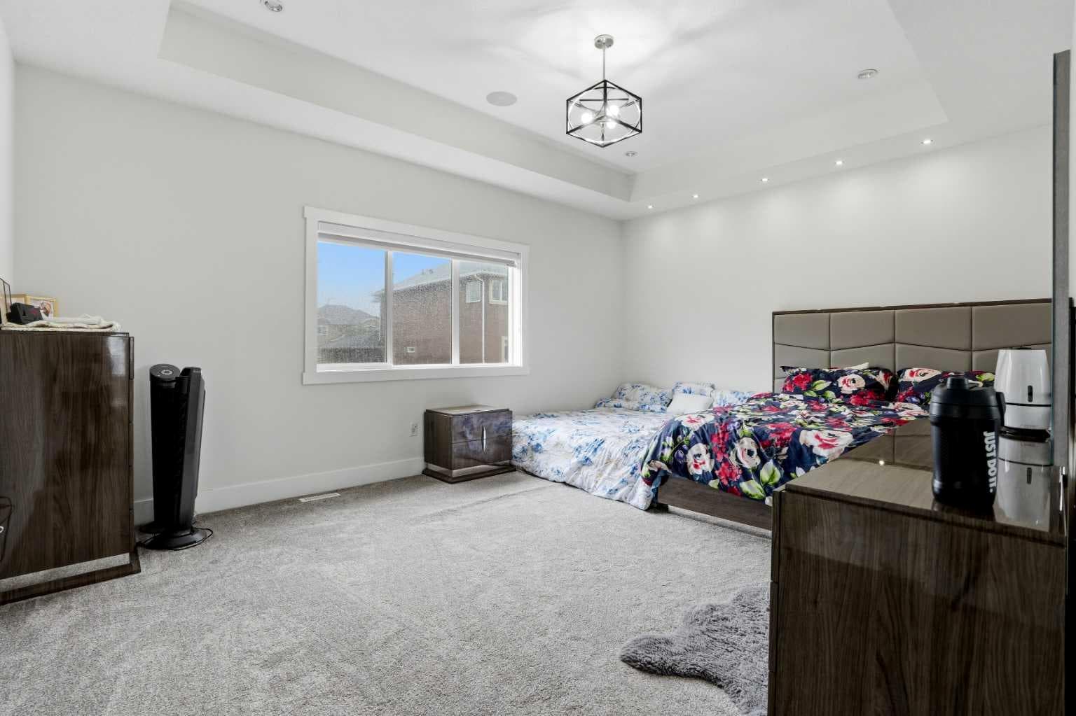 166 Kinniburgh Crescent 