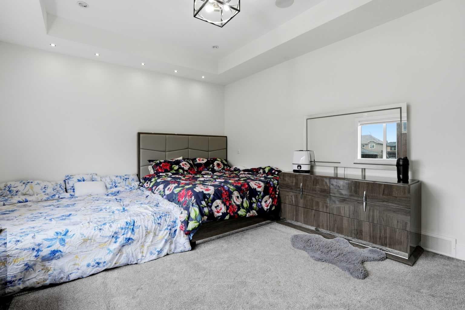 166 Kinniburgh Crescent 